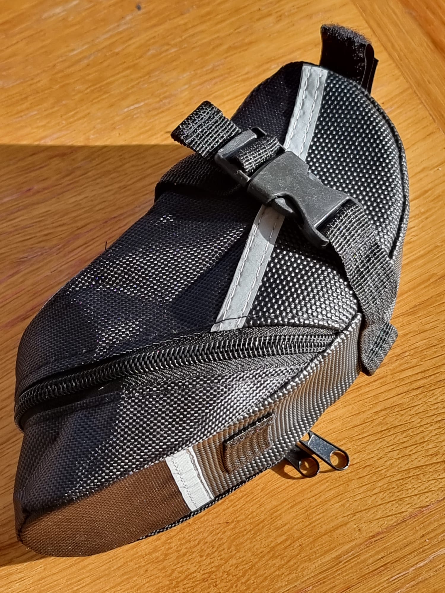 Waterproof reflective bike saddle bag
