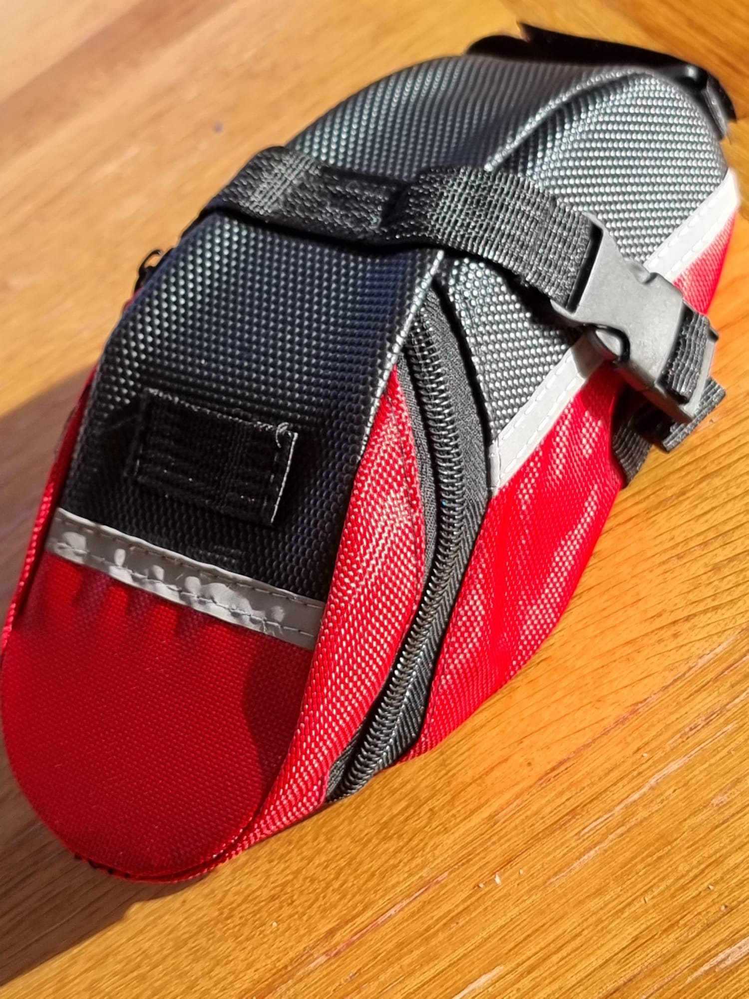 Waterproof reflective bike saddle bag