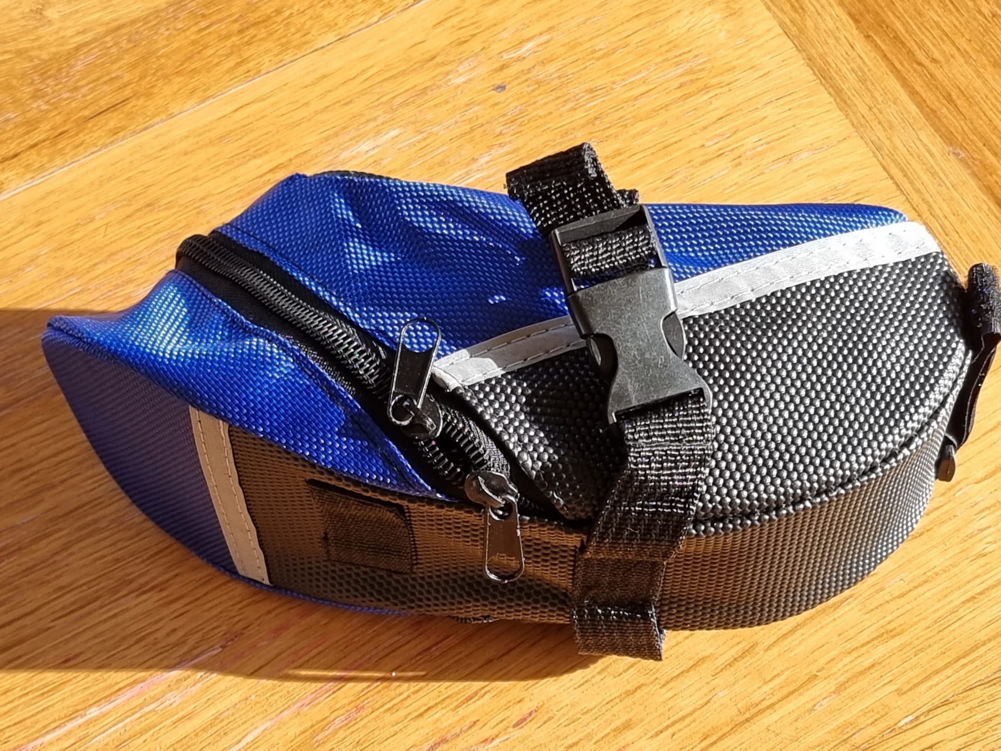 Waterproof reflective bike saddle bag