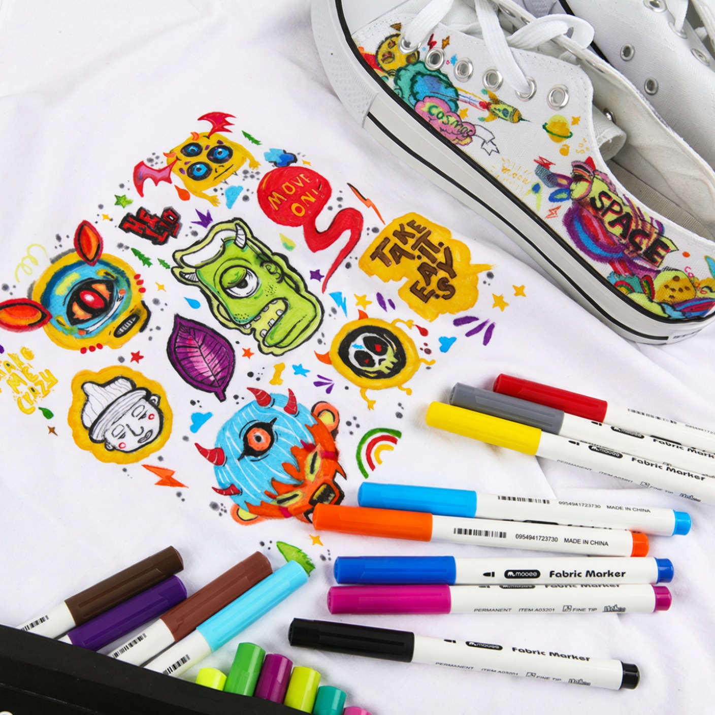 Mobee 18 Colour Fabric Marker Set | Permanent Fine Tip Markers for Shoes, Clothes, Phone Cases & Canvas - Image 3